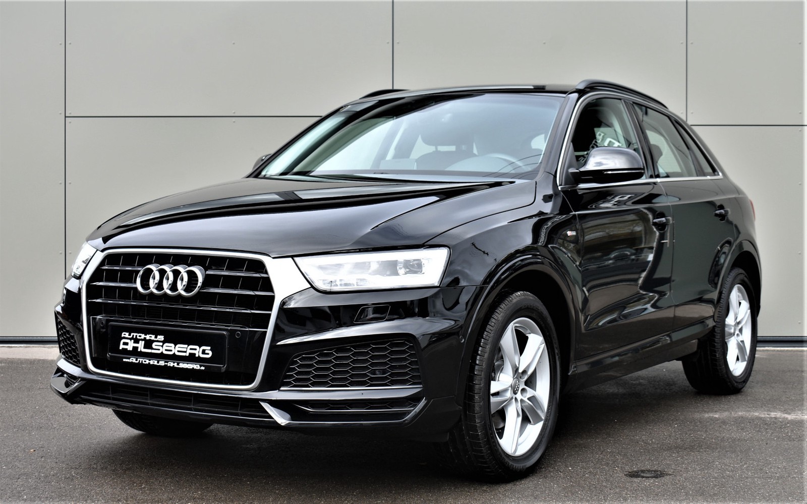 Audi Q3 1,4 TFSI S tronic / S Line / Navi Leder Led Panorama AHK Parkassistent