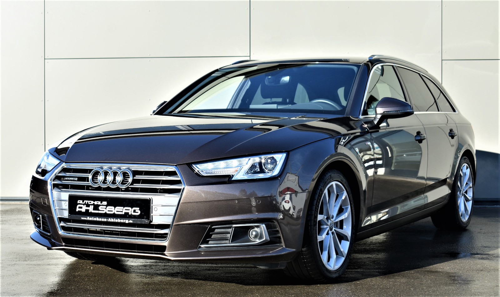 Audi A4 Avant quattro S -Line Standheizung /NAVI/LEDER/BI-XENON/ACC/AHK/VIRTUAL C.