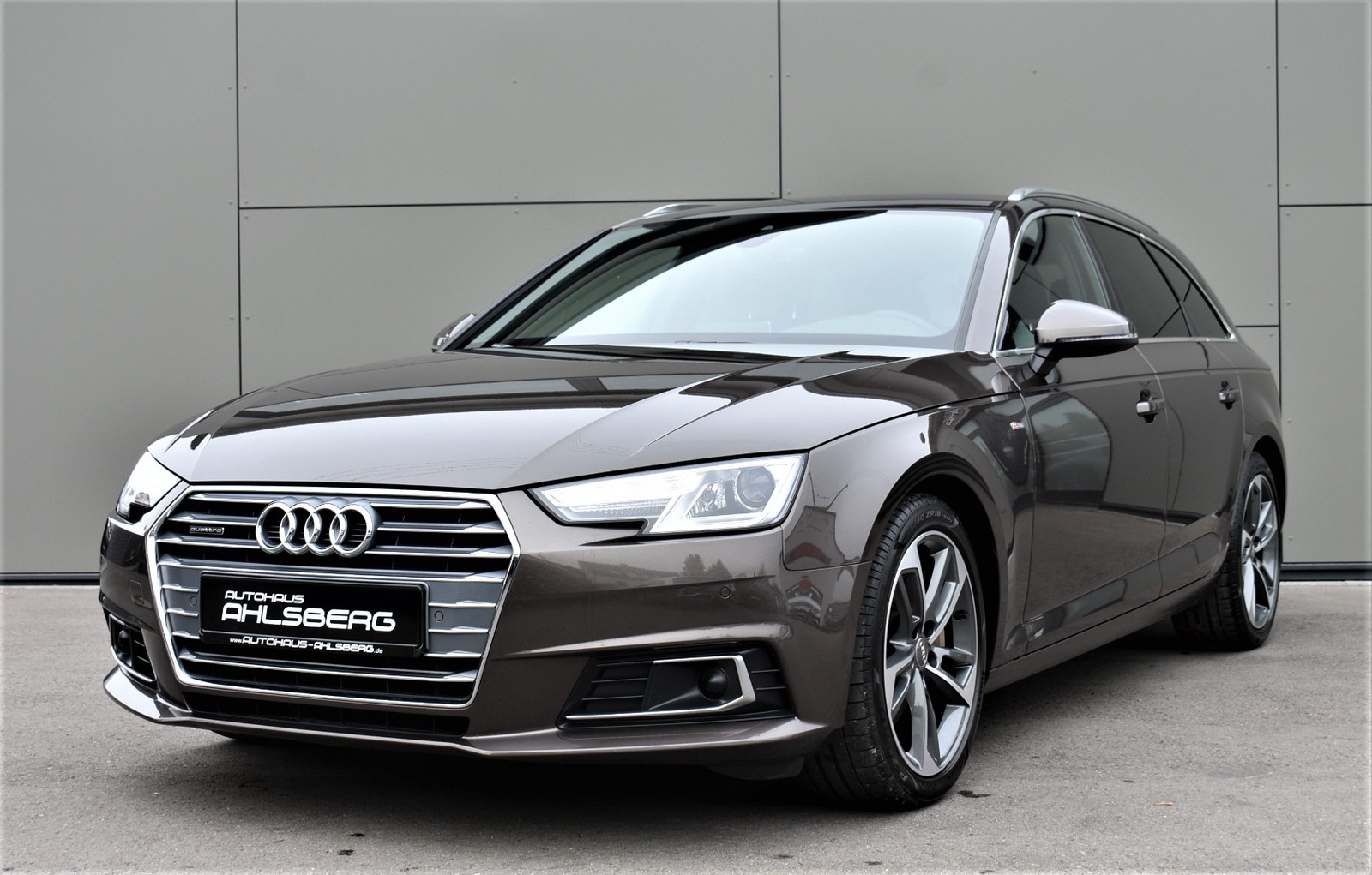 Audi A4 Avant quattro S -Line Bang & Olufsen /NAVI/LEDER/BI-XENON/ACC/AHK/VIRTUAL C.