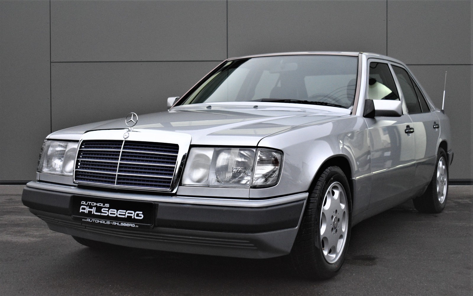 Mercedes-Benz 300 D Scheckheft Leder SSD El .Antenne
