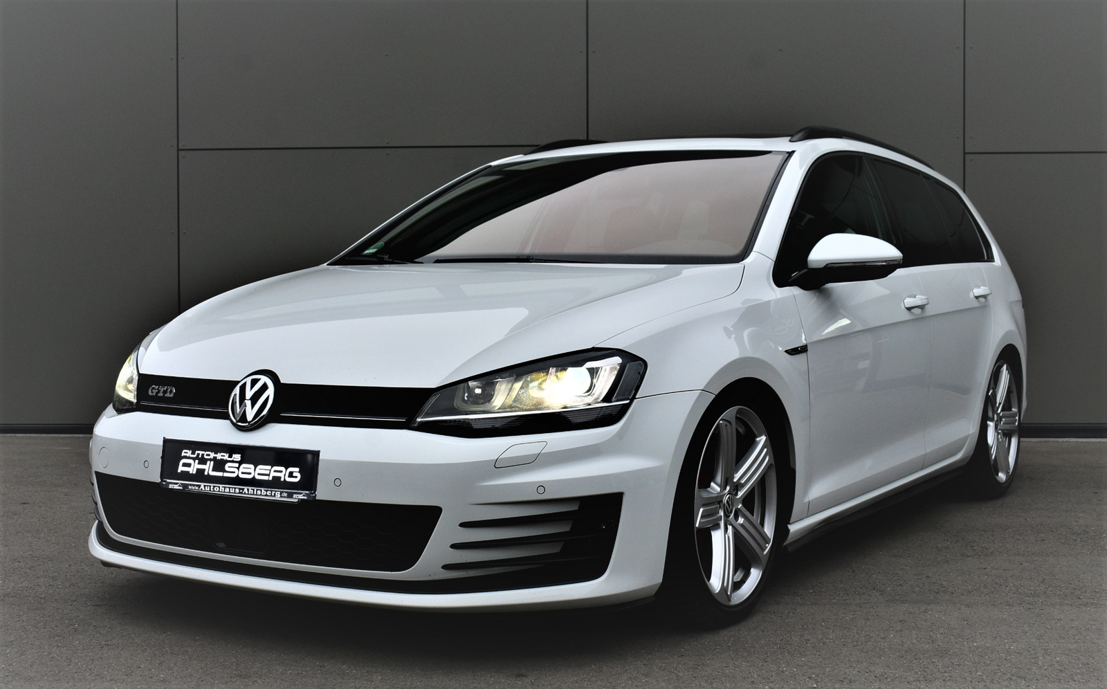 Volkswagen Golf VII Variant GTD BMT/DSG/NAVI/ACC/PANO/FRKamera Xenon/