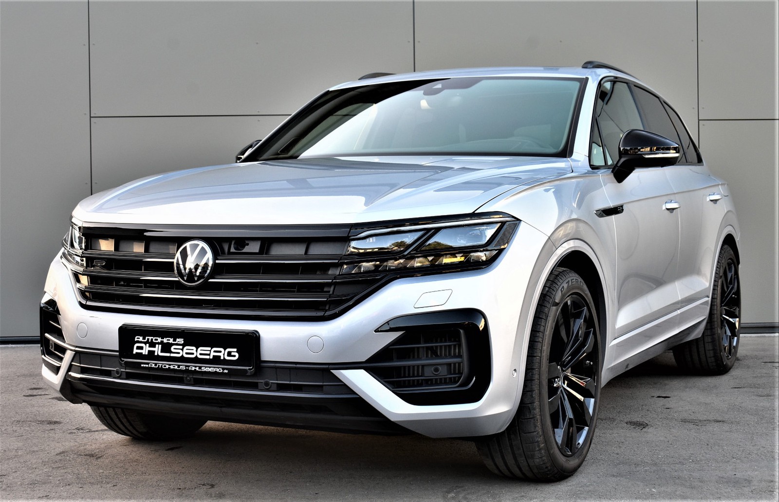 Volkswagen Touareg R DSG Hybrid HUD AHK PANO MASSA.SOFT-CLO.-NACHTS.-360°
