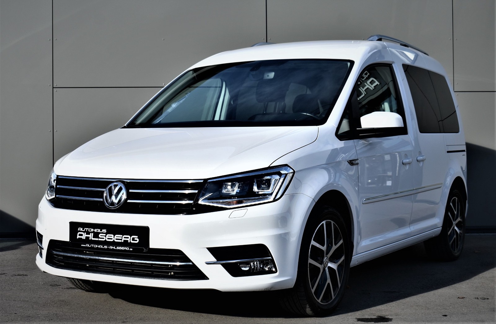 Volkswagen Caddy 1.4 BMT DSG Highline /NAVI/LEDER/BI-XENON/AHK/SHZ/FRONT ASSIST