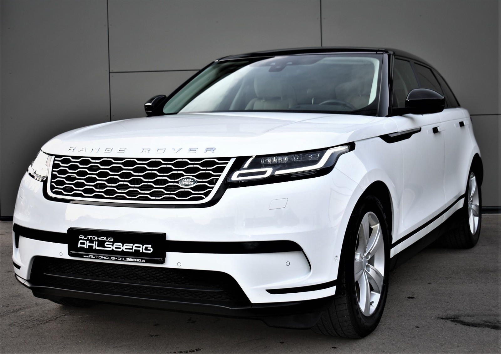 Land Rover Range Rover Velar 3.0 D300 FIRST EDITION /NAVI/LEDER/LED/ACC/LANE/AHK/STANDHEIZUNG