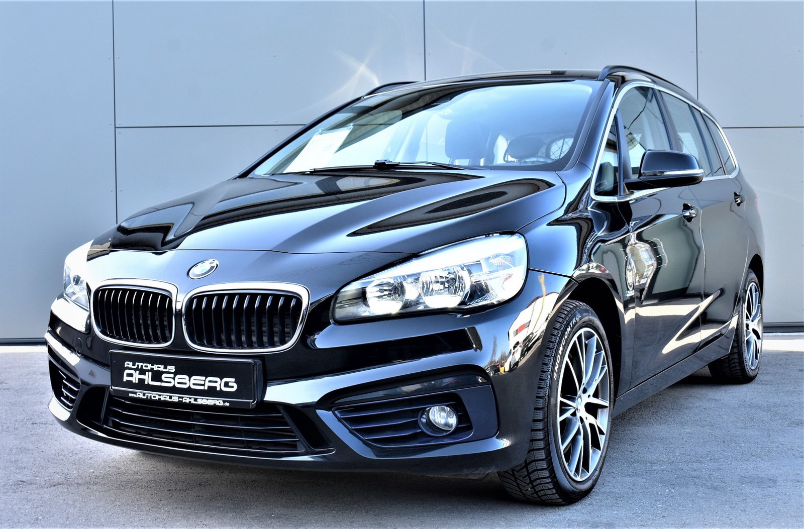 BMW 220i Gran Tourer Sport Line /NAVI/LEDER/AHK/SHZ/PDC/7-SITZER