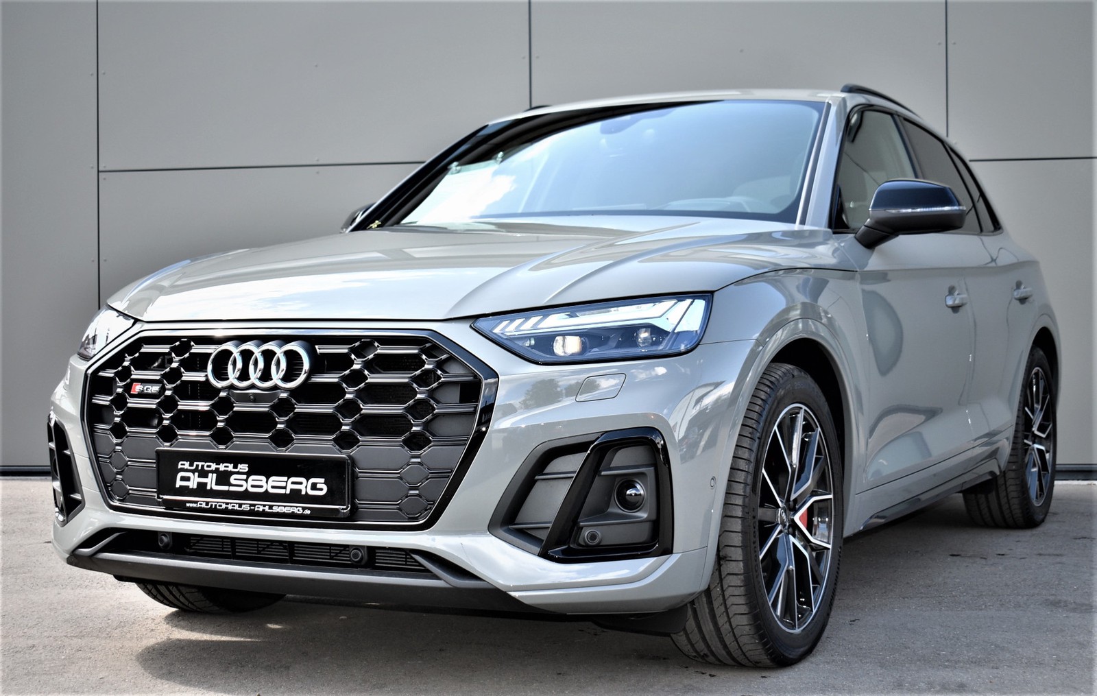Audi SQ5 3.0 TDI quattro Face-Lift Optik-Paket /NAVI/LEDER/MATRIX LED/HUD/AHK/PANO/ACC/SIDE/LANE/B&O