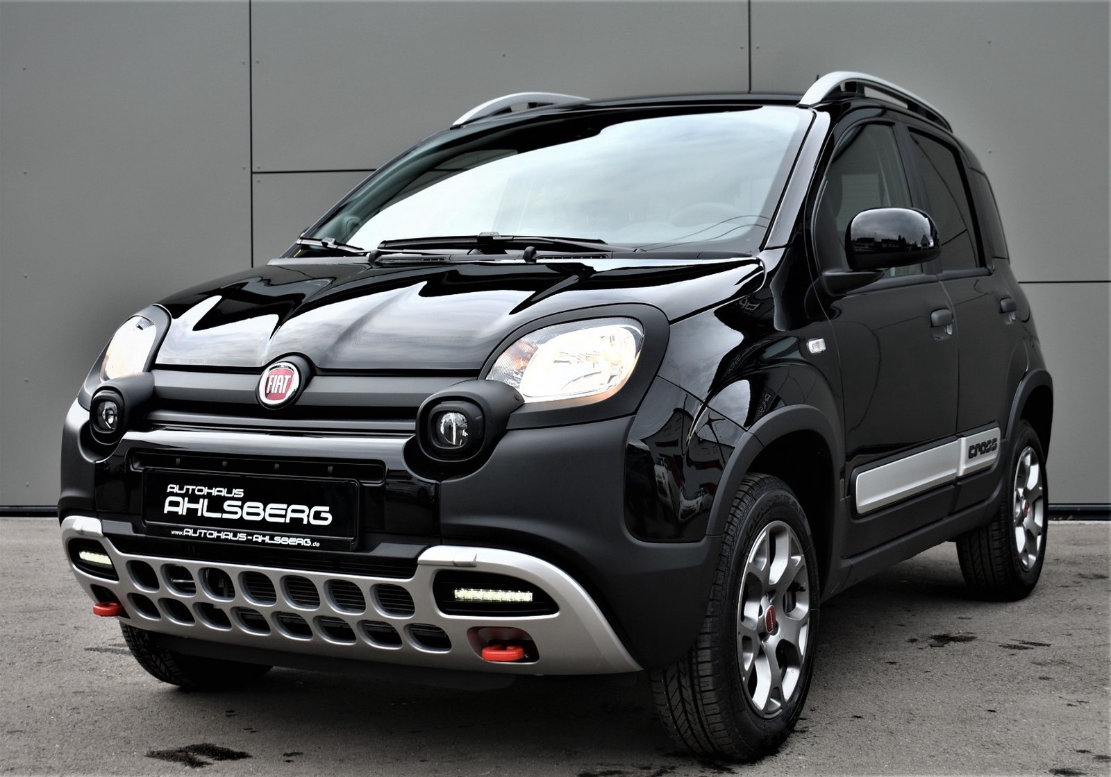 Fiat Panda Cross 4x4 DAB AHK Zuheiz. SHZ PDC Leder Led Bluetooh