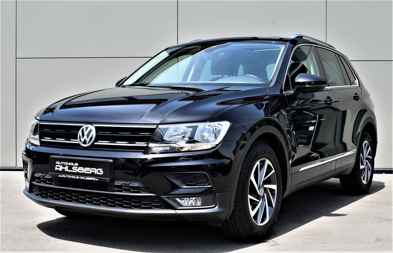 Volkswagen Tiguan 1.4 TSI DSG NAVI/AHK/ACC/LANE/PANO/FRONTASSIST