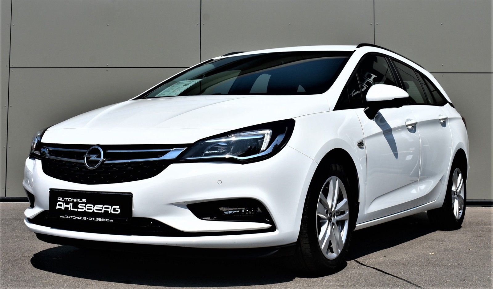 Opel Astra 1.4 Sports Tourer Edition SPORT NAVI/AHK / F.KAMERA / PDC