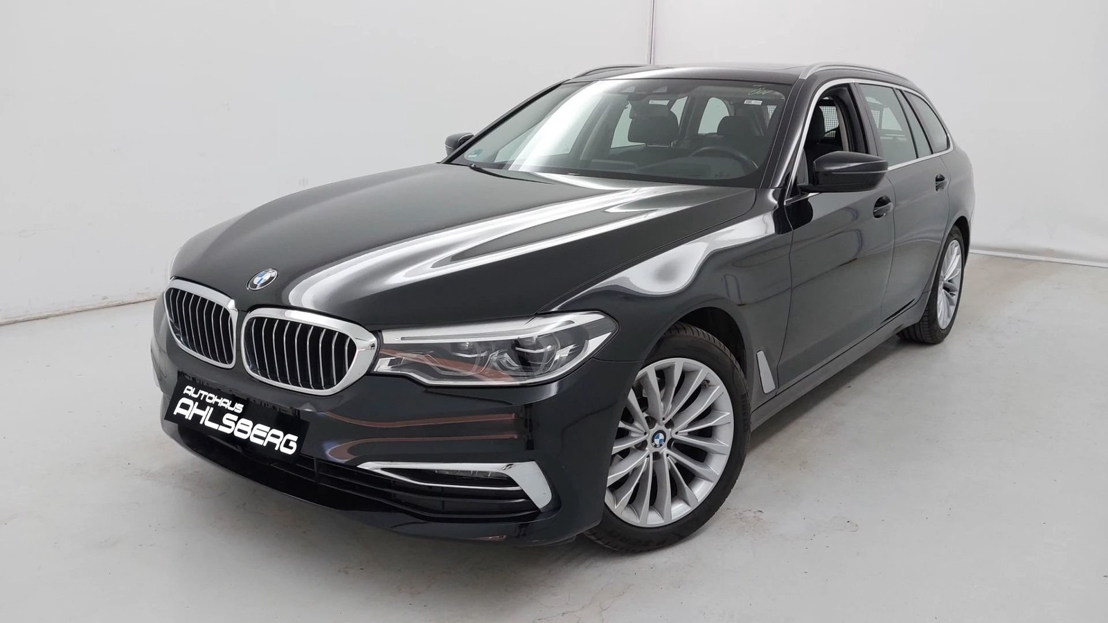 BMW 520 XD LUXURY LINE/ LIVE/HUD/MEMORY/PANO/LED/ACC/AHK