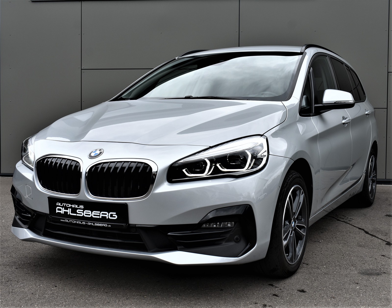 BMW 218 d xDrive Sport Line /NAVI/LED/ACC/SIDE/AHK/7-Sitzer/DRIVING ASSIST
