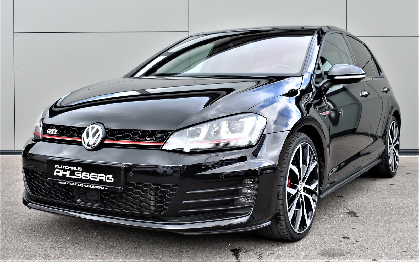 Volkswagen Golf VII GTI BMT /NAVI/LEDER/BI-XENON/ACC/GSD/AHK/LANE/FRONT/KAMERA