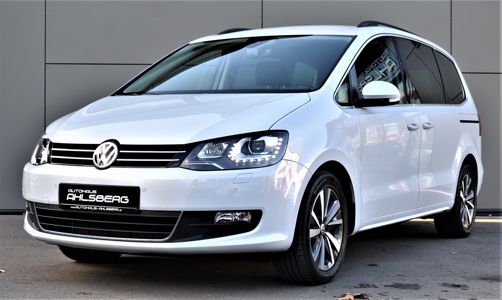 Volkswagen Sharan Comfortline DSG 7-Sitzer Standheiz/ACC/Rückfahrk/Bi Xenon/Ahk/