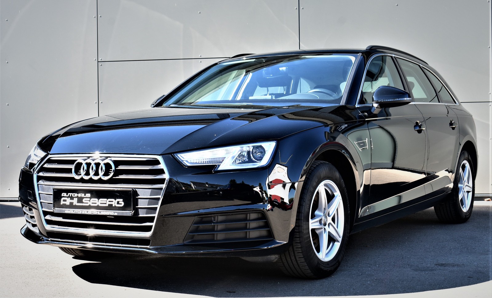 Audi A4 Avant S-tronic /Navi/Bi.Xenon/AHK/Tempomat