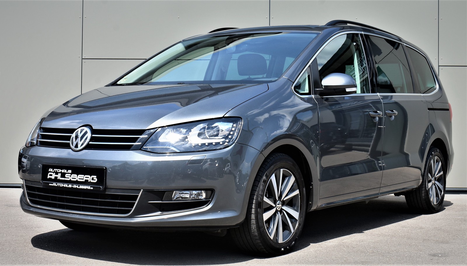 Volkswagen Sharan Comfort. 7-Sitzer Pano/Stanh./AHK/Xenon