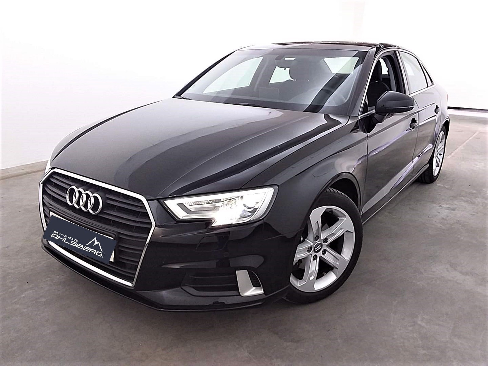 Audi A3 Sport Navi/Xenon/AHK/SHZ/MFL/PDC/1.Hand