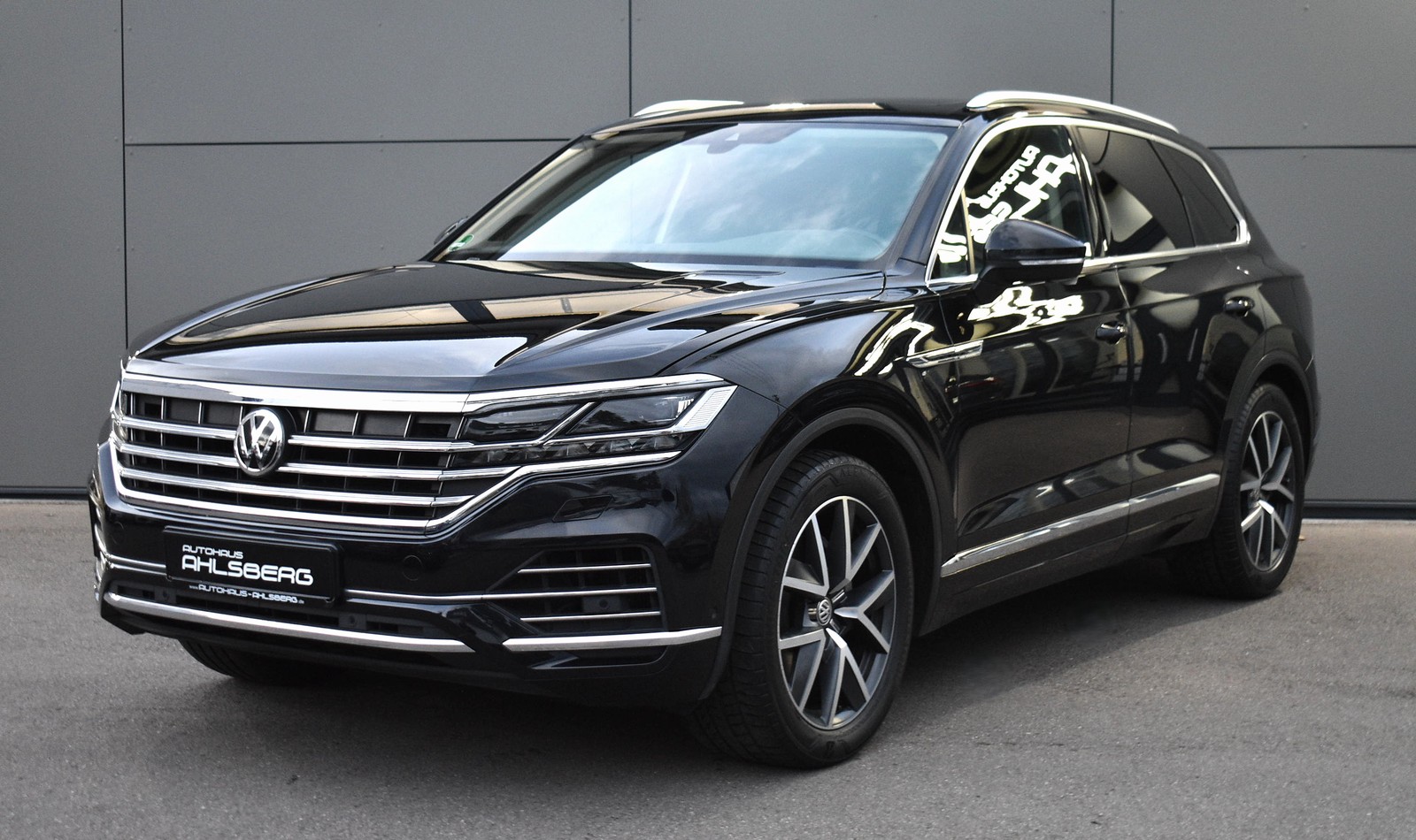 Volkswagen Touareg ATMOSPHERE 4M ACC/DIGI.C/STH/PANO/DYNAUDIO/AHK