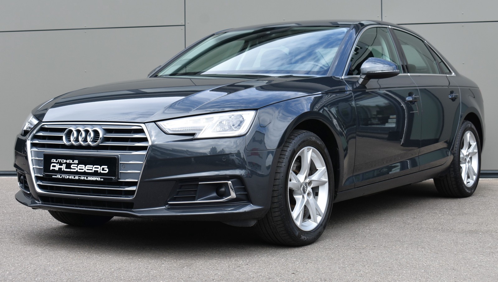 Audi A4 sport S-Tronic/ACC/Bi-XENON/PDC/AHK/LANE/SIDE/SHZ