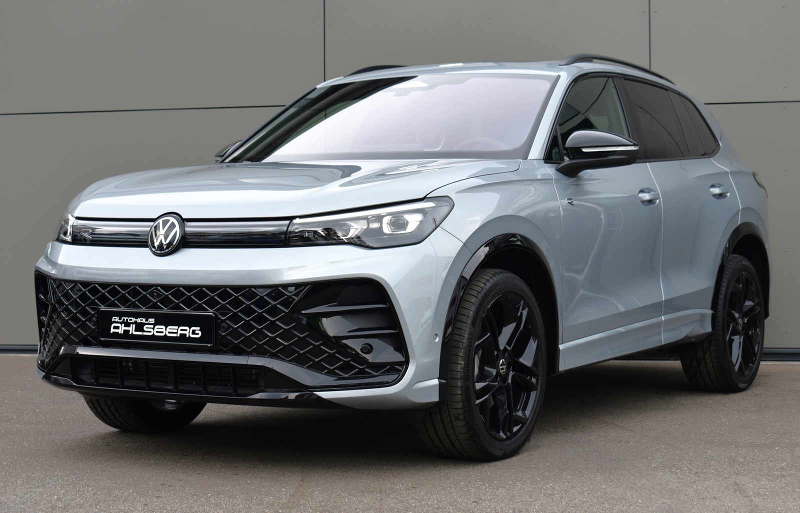 Volkswagen Tiguan TDI R-Line 4M MATRIX/HUD/MASSA./PANO/H-K/20"