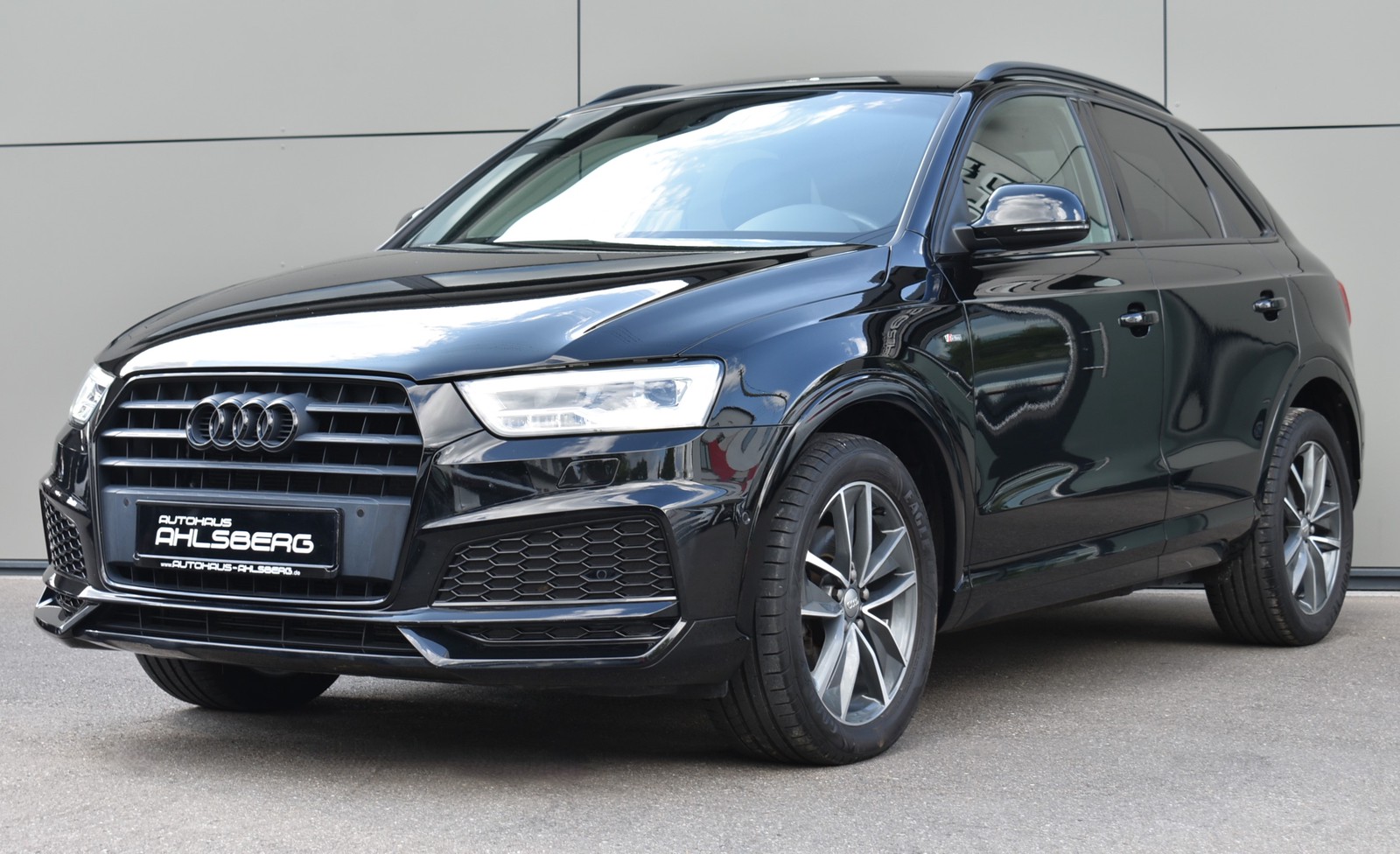 Audi Q3 2.0 TDI S-LINE LED/RFK/KEYLESS/NAVI/BT/SHZ/MFL