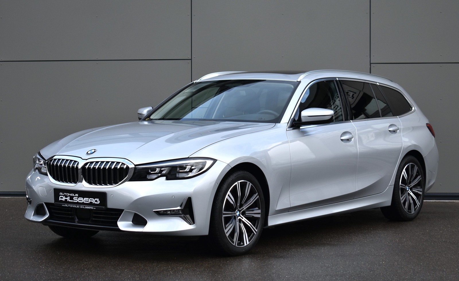 BMW 320XD LUXURY LINE LIVE/LED/ACC/AHK/PANO/R.KAMERA