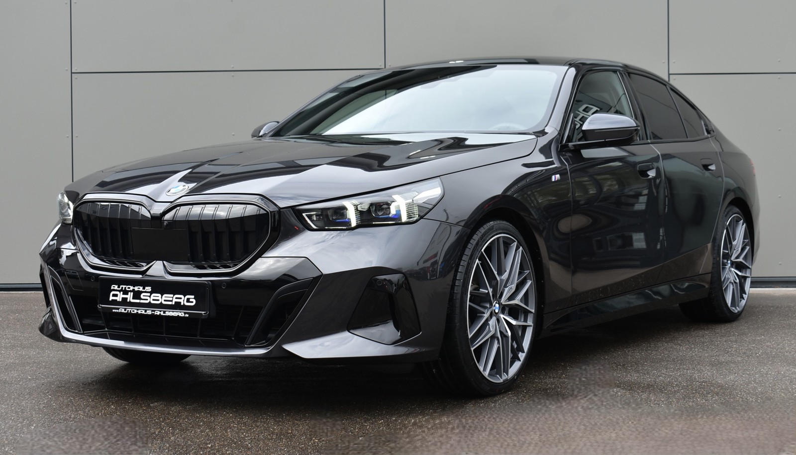 BMW 520D M-SPORT/SHADOW/NEW MOD./ WIDE/PANO/HUD/STHZ/H-K/PANO/360°