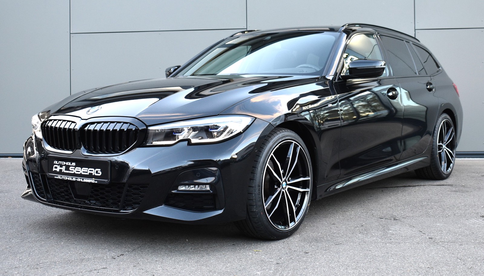 BMW 320 i M Sport Shadow LIVE/LASER/ACC/HUD/KAMERA/PANO