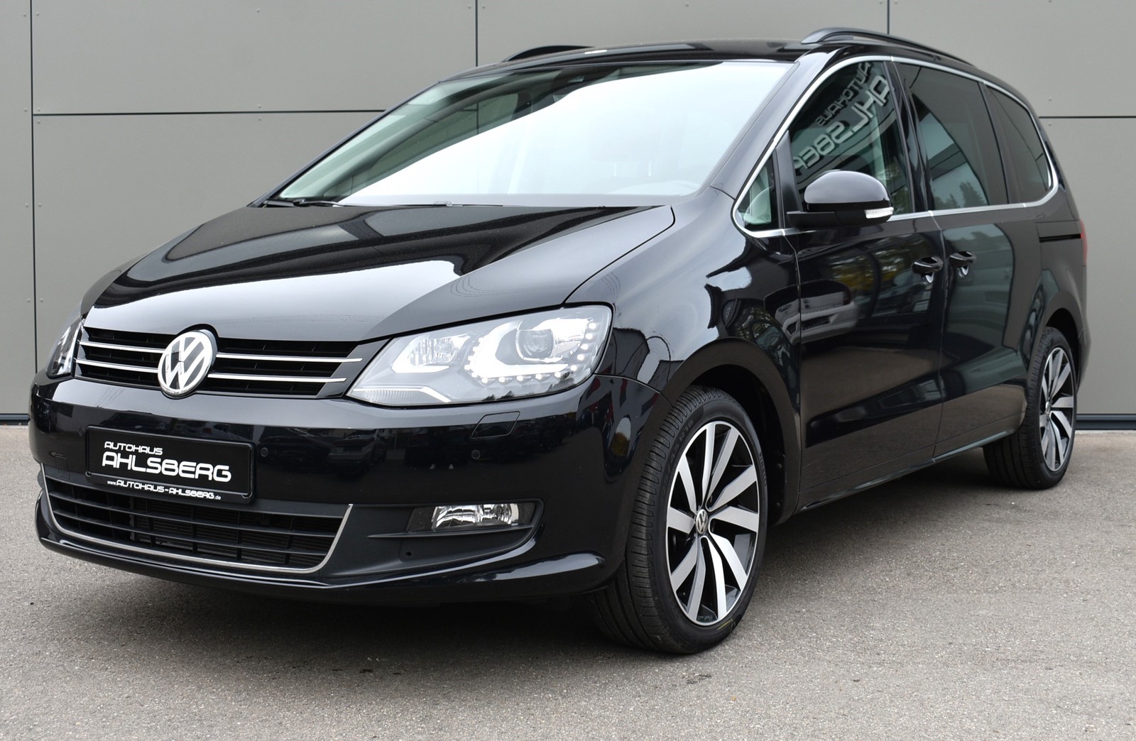 Volkswagen Sharan Comfort TSI 7-SI./BI-XENON/ACC/STHZ./AHK/18"