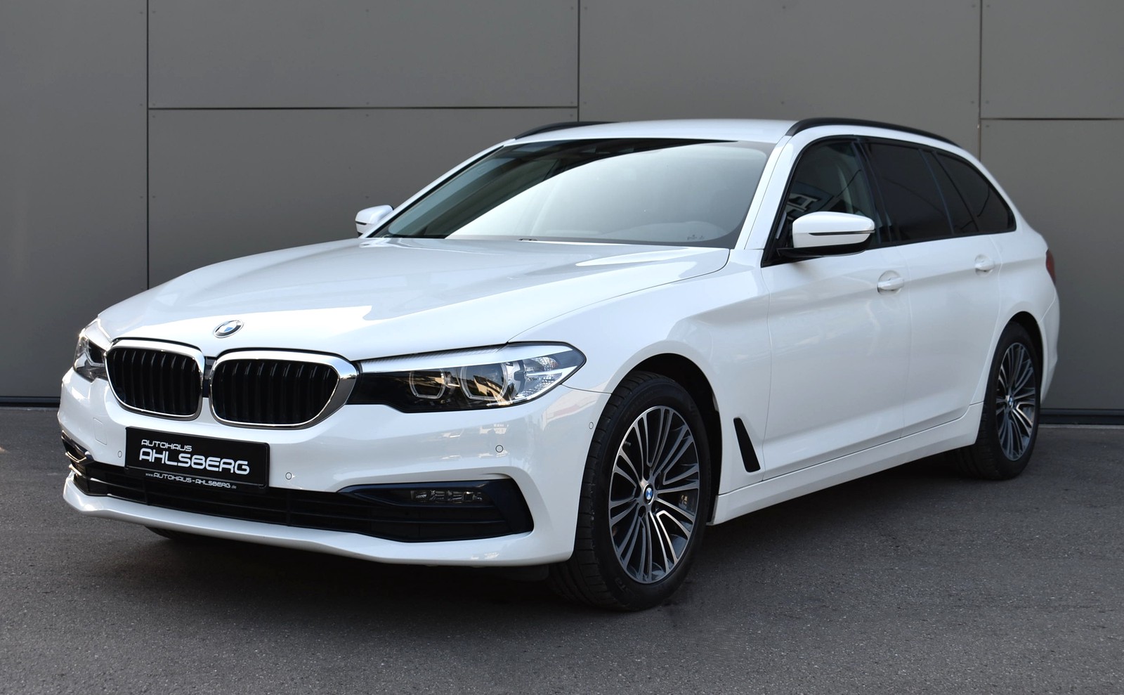 BMW 520 d SPORT LINE/SHADOW/ LIVE/LED/AHK/RFK/18"/TEMPO.