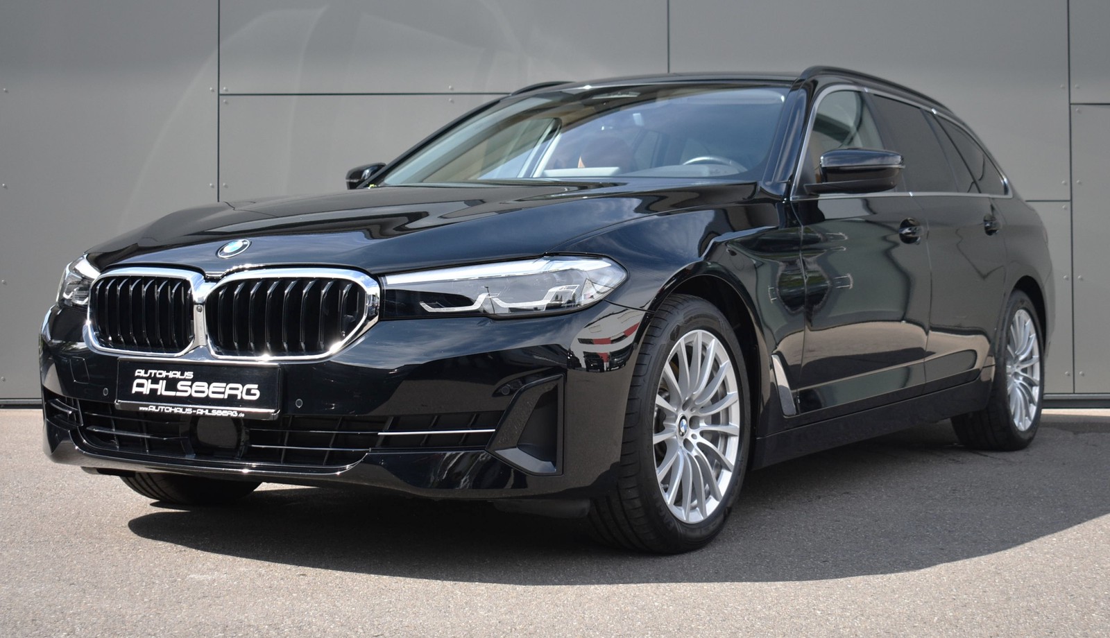 BMW 530XD/STEPTRONIC/ LIVE/360°/ACC/PANO/AHK/CAR-PLAY