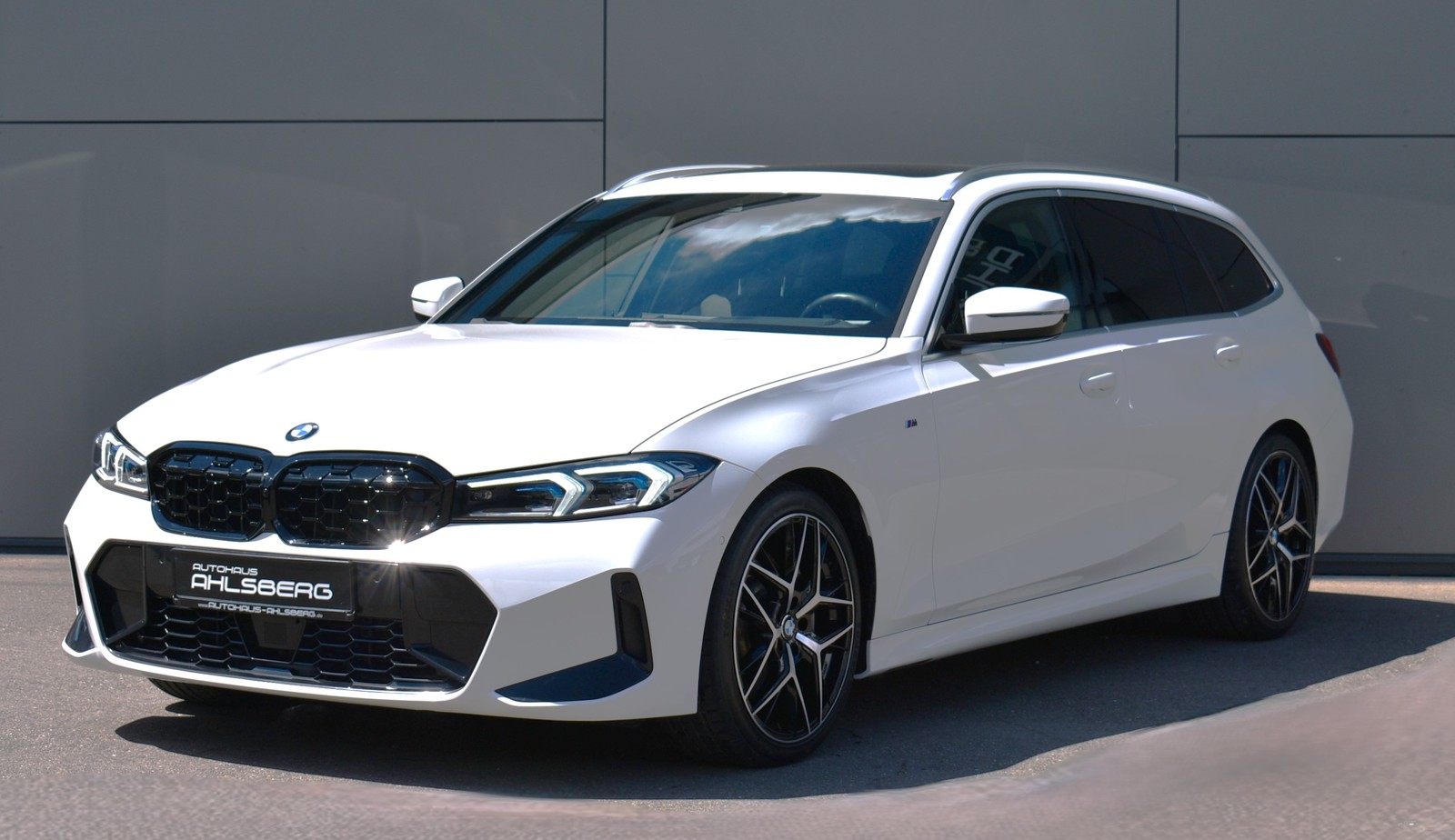 BMW 330 D M SPORT SHADOW LCI LIVE/ACC/HUD/PANO/AHK/KEYLESS/LED