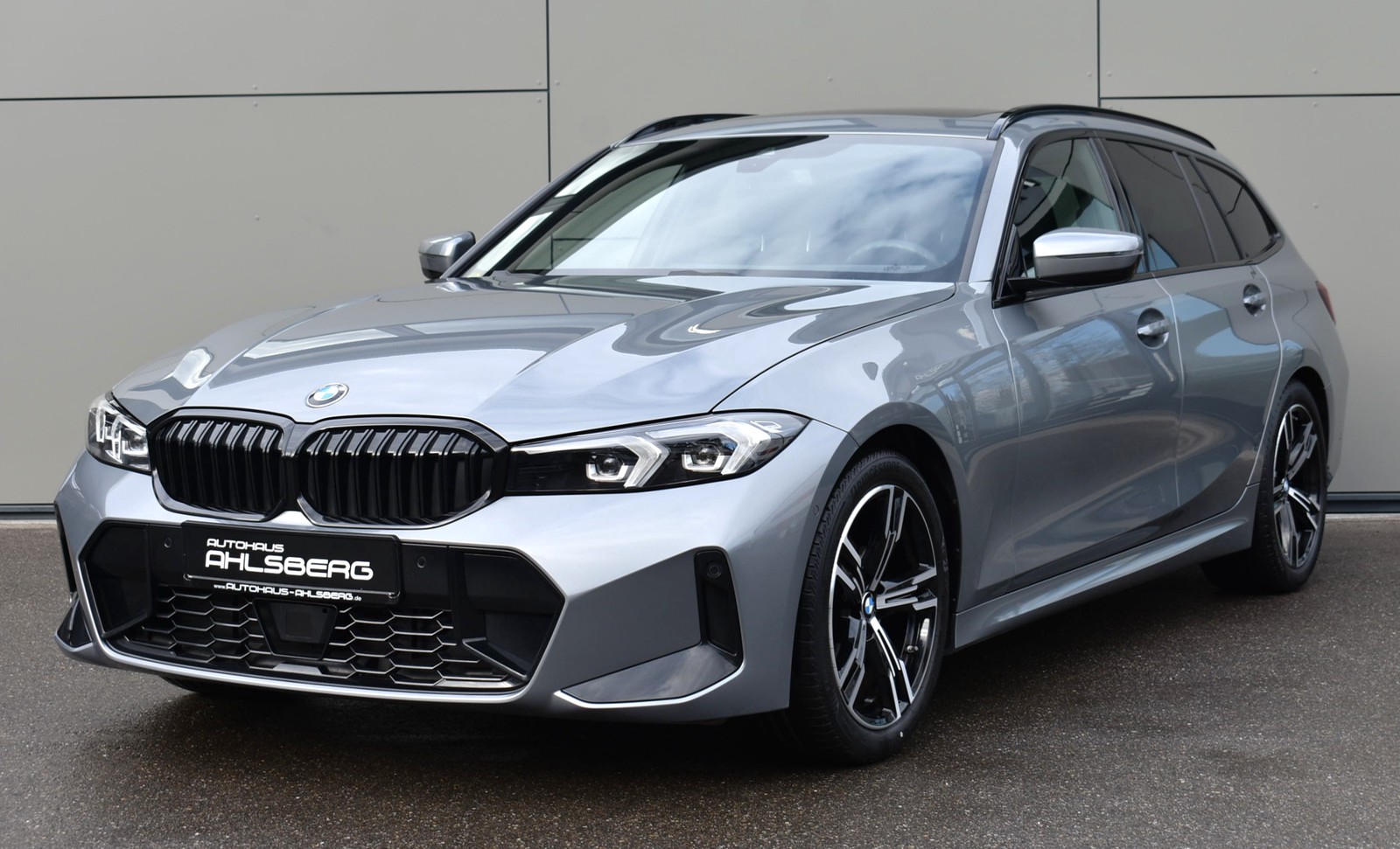 BMW 320 i M-SPORT/SHADOW/H&K WIDES./ACC/STAND./PANO/AHK