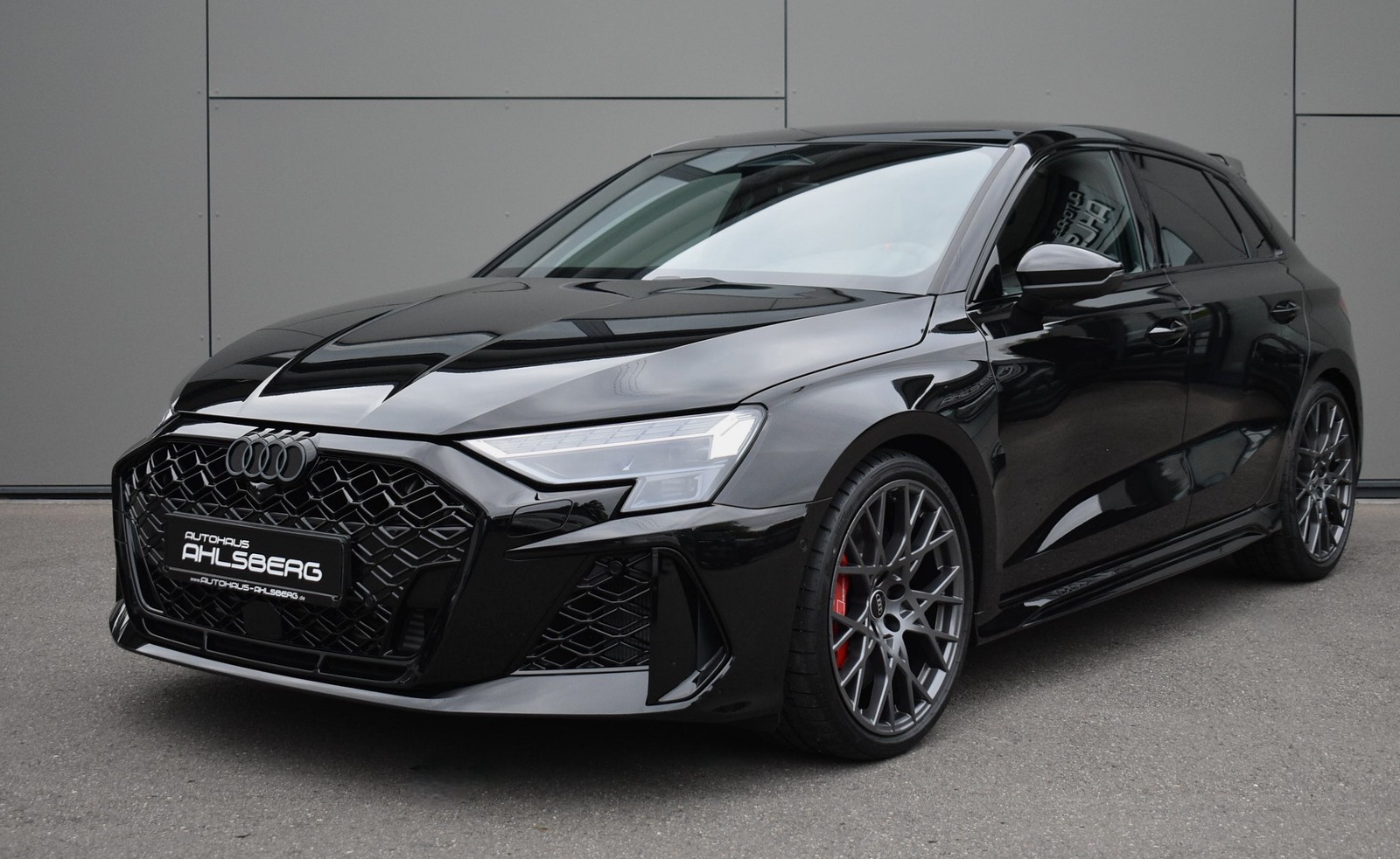 Audi RS3 KERAMIK/V-MAX/ 360°/SCHALEN/HIFI/HUD/PANO/SAGA