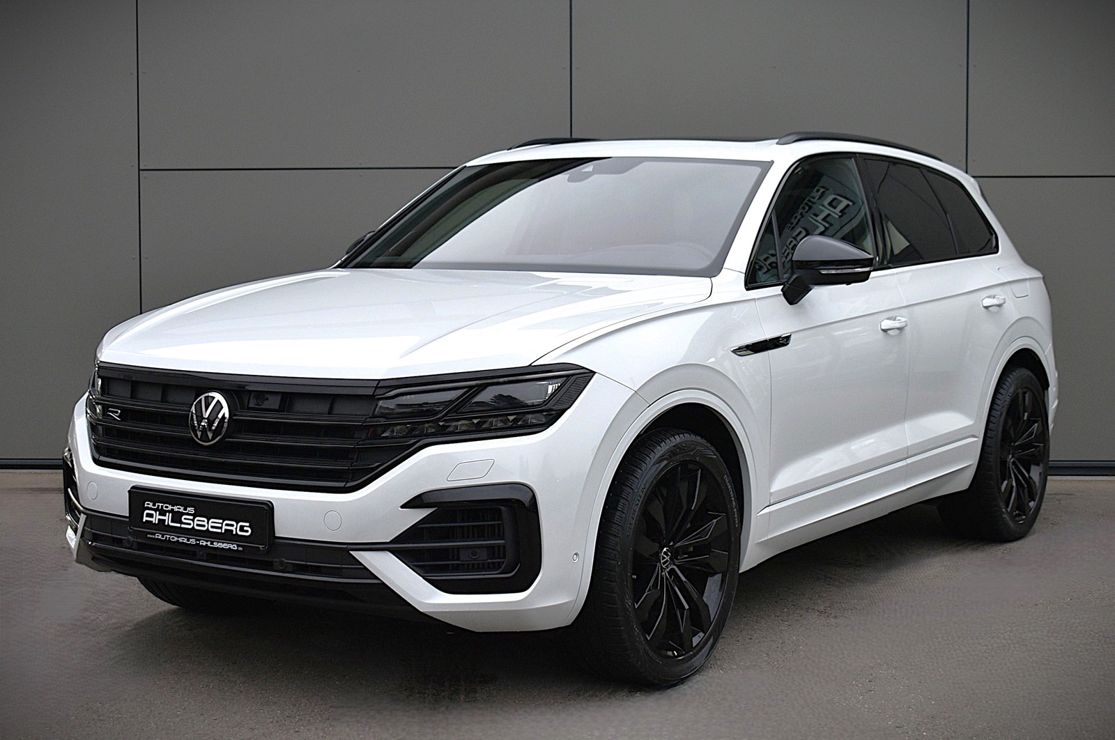 Volkswagen Touareg R Hybrid HUD/AHK/PANO/MASSA/360°/LUFT