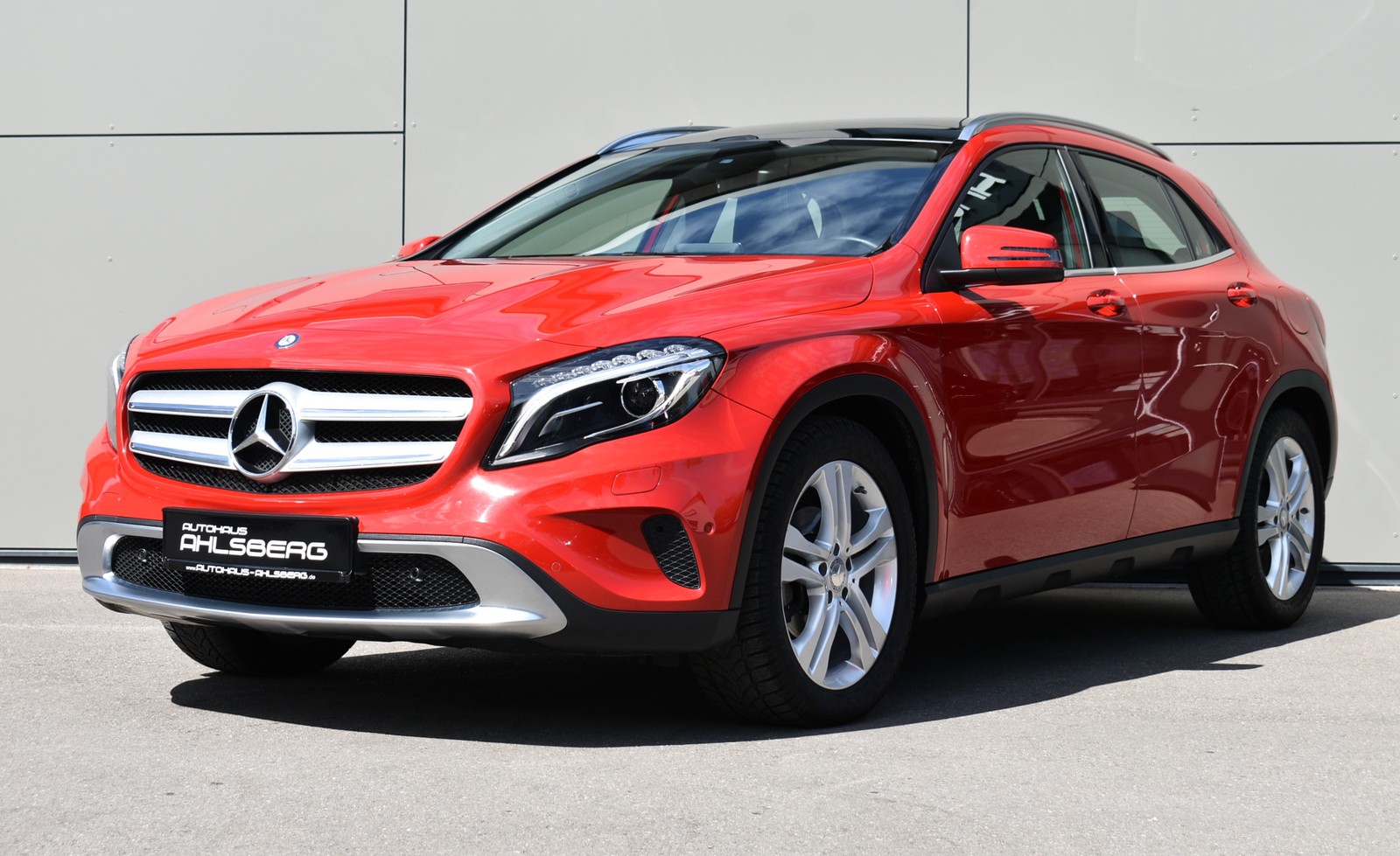 Mercedes-Benz GLA 180 7G URBAN BI-XENON/TEMPO./BT/PANO/NAVI/PDC/SHZ
