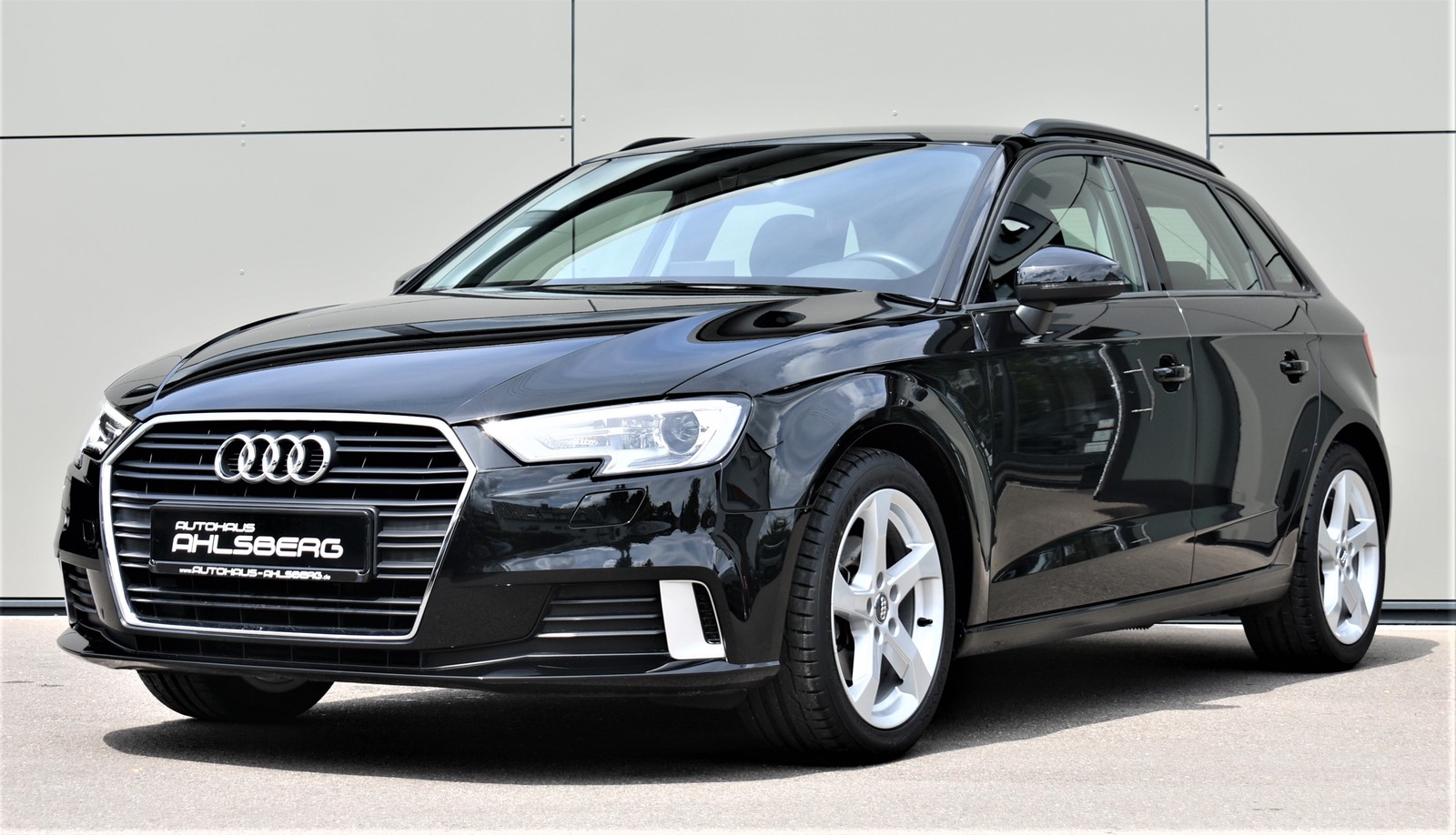 Audi A3 Sportback SPORT/BI-XENON/NAVI/TEMPOMAT/PDC