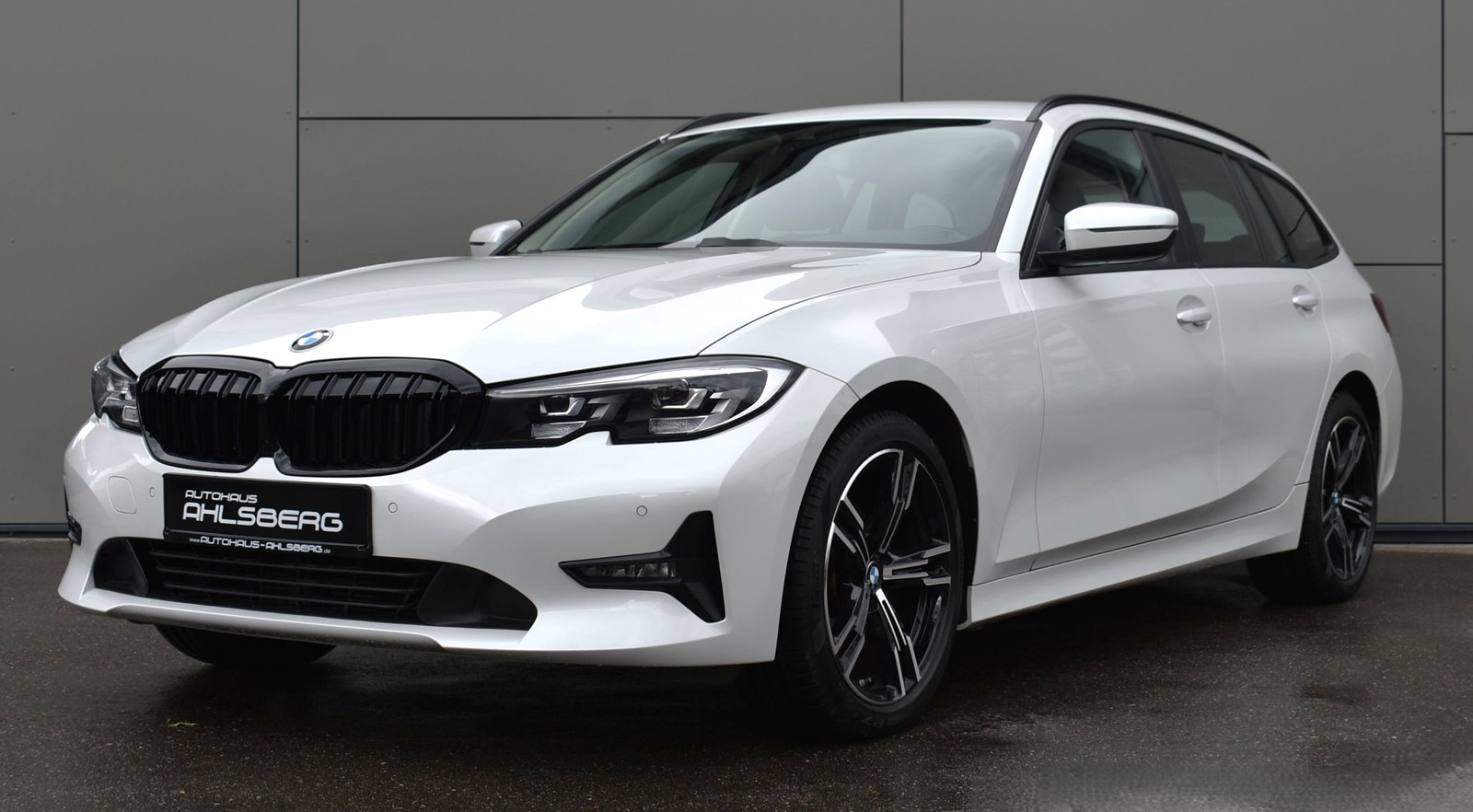 BMW 320d STEPTRONIC/ LIVE/LED/AHK/DAB/PDC/NAVI/SHZ