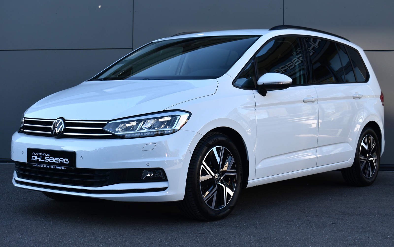Volkswagen Touran Comfort. 7.SITZER/VIRTUELL/ACC/STHZ/DYNADIO/AHK