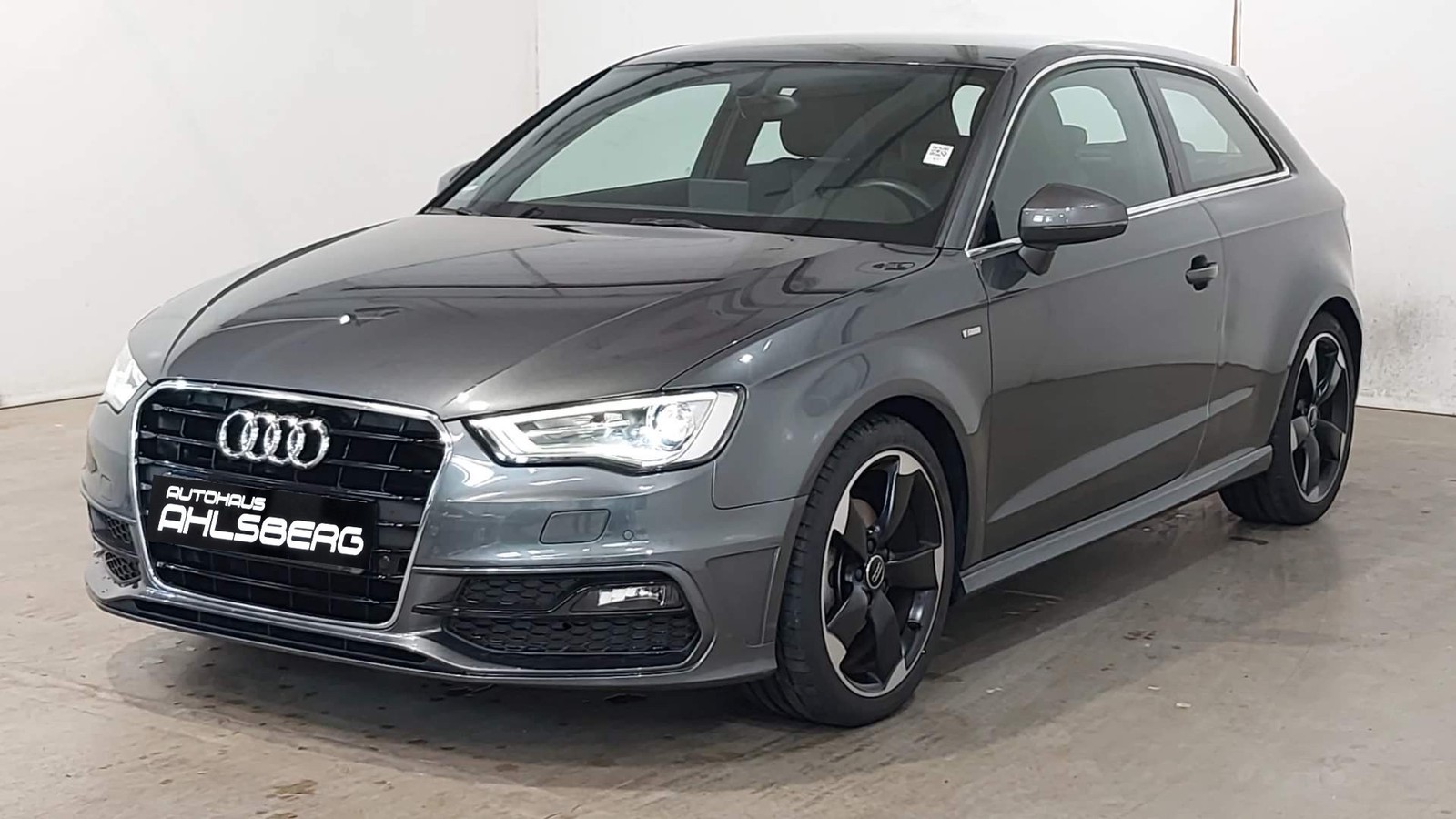 Audi A3 S LINE SPORT/ BI-XENON/RFK/18"ROTOR/NAVI/LEDER