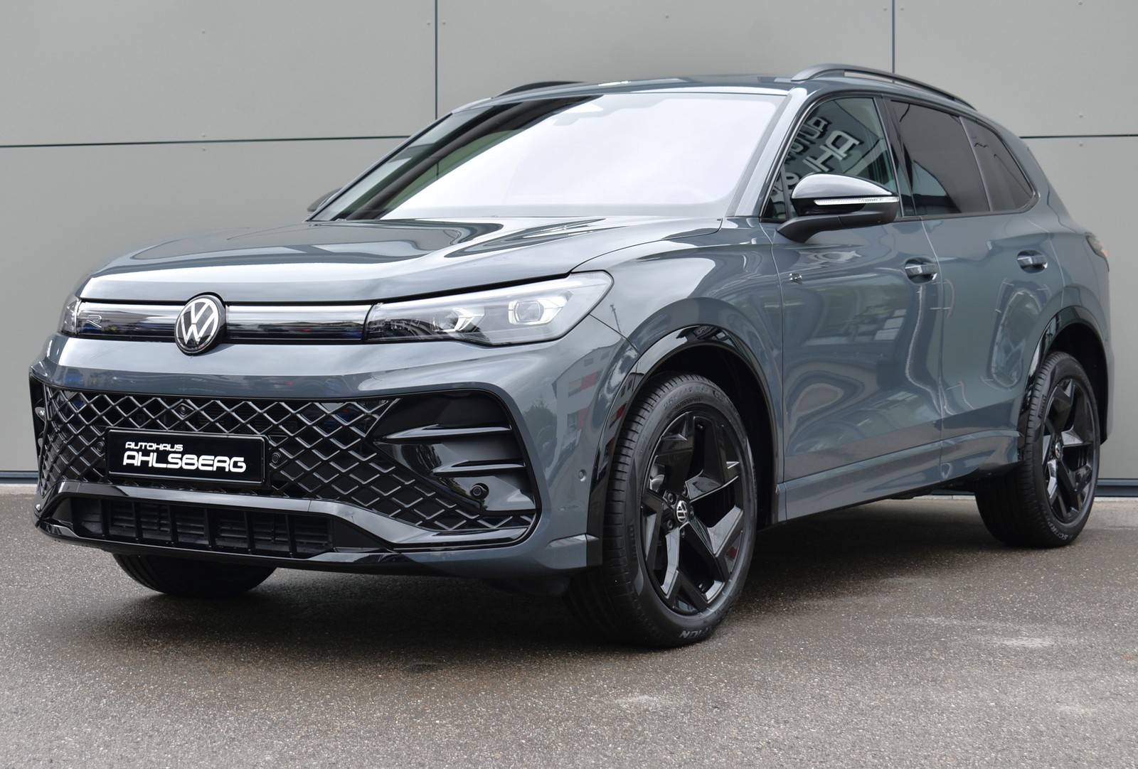 Volkswagen Tiguan eTSI R-Line HUD/PANO/MATRIX/H&K/BLACK-STY.