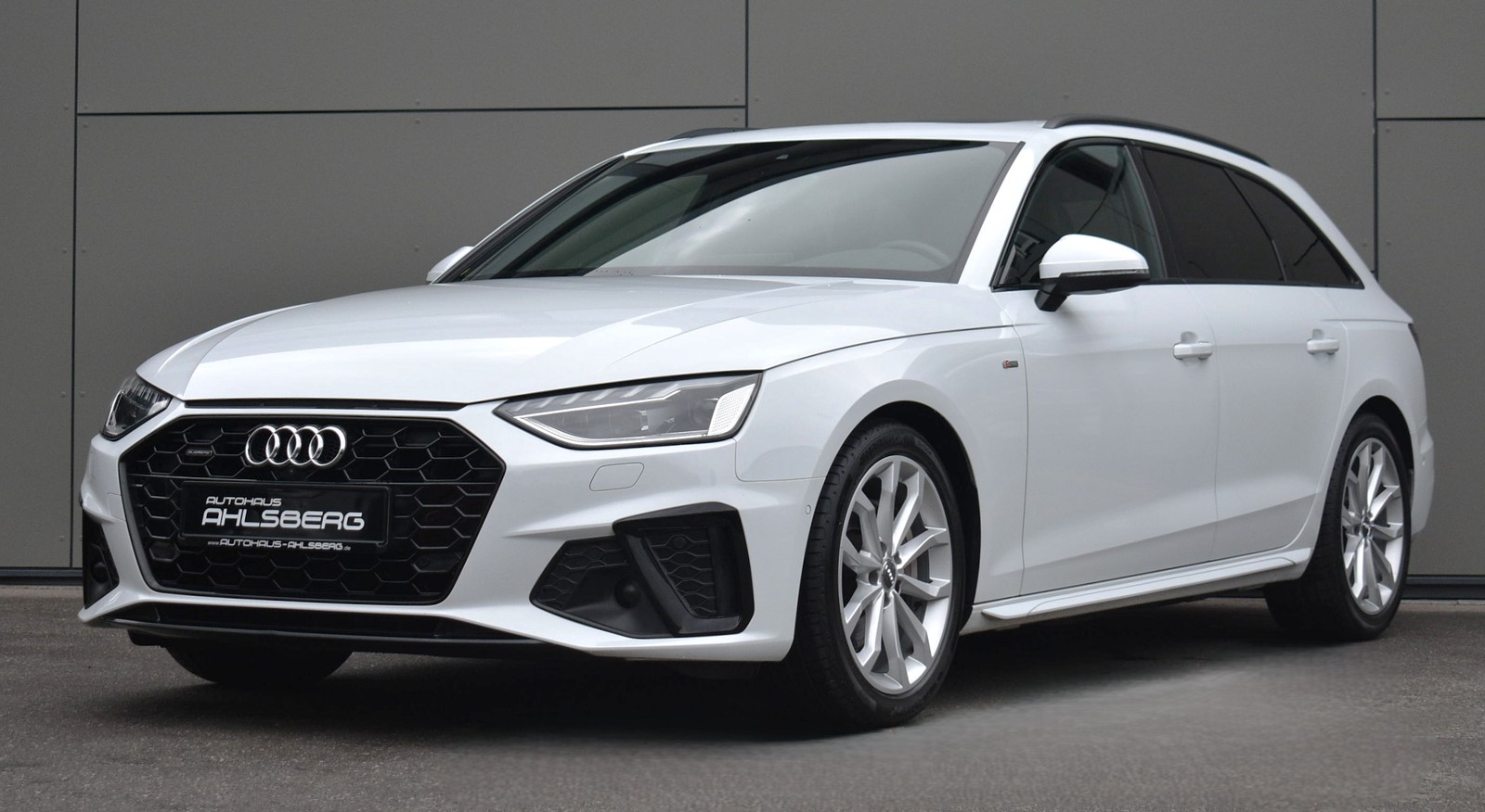 Audi A4 Avant 40TDI QUATTRO S-LINE/MATRIX/LEDER/360°/STHZ