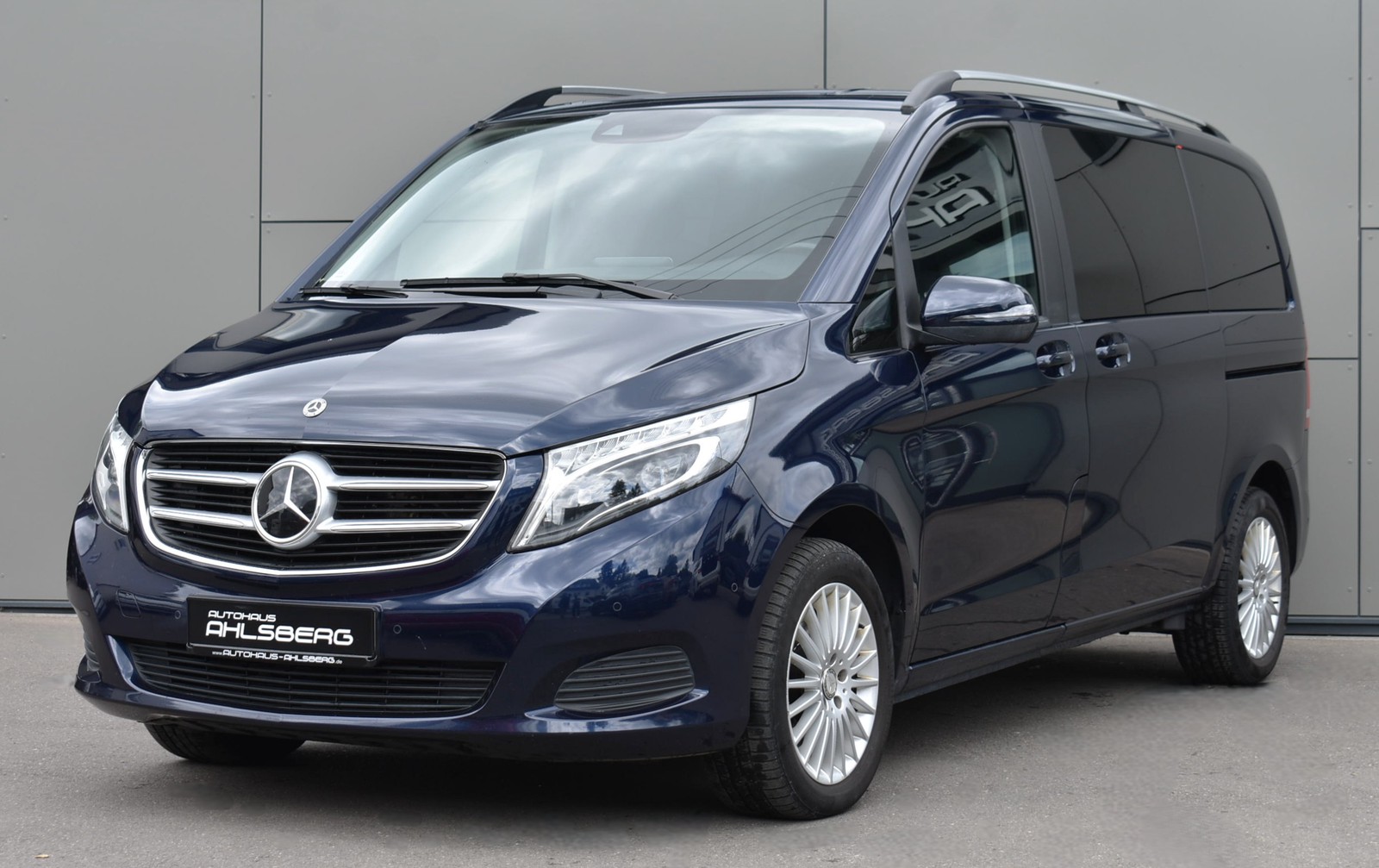 Mercedes-Benz V 250D EDITION/4MATIC/KOMPAKT/ STAND./DISTR./LED/AHK