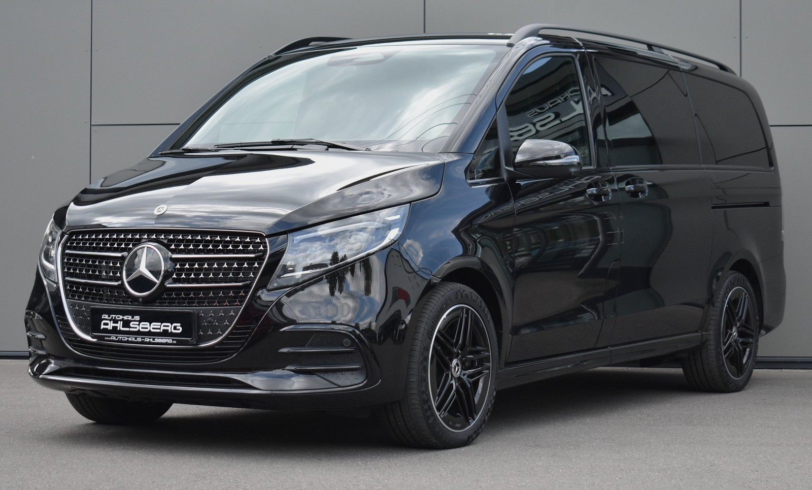 Mercedes-Benz V 300d AMG/EXCLUSIVE/4M LANG/ WIDES./DIST./360°/7SITZ/BURMESTER
