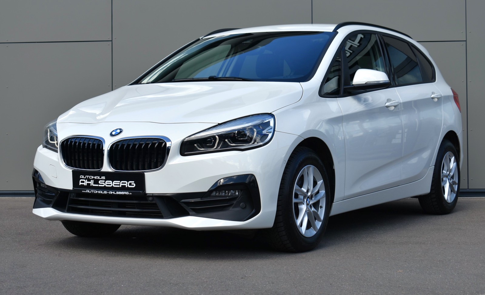 BMW 218 d Sport Line AT LIVE/LED/TEMPO./KEYLESS/AHK/NAVI