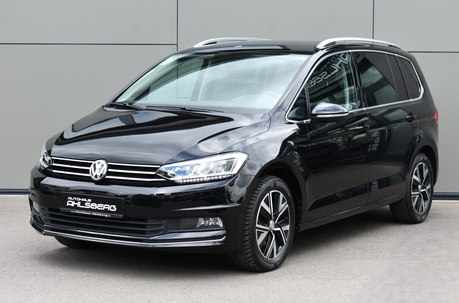 Volkswagen Touran 1.5 TSI Highline Front-Assist/SHZ/LED/AHK