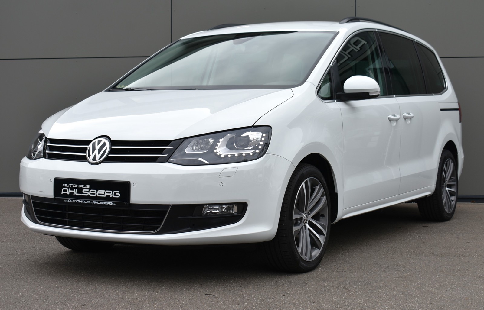 Volkswagen Sharan Comfort TSI 7-SI/BI-XENON/ACC/AHK/RFK/DAB
