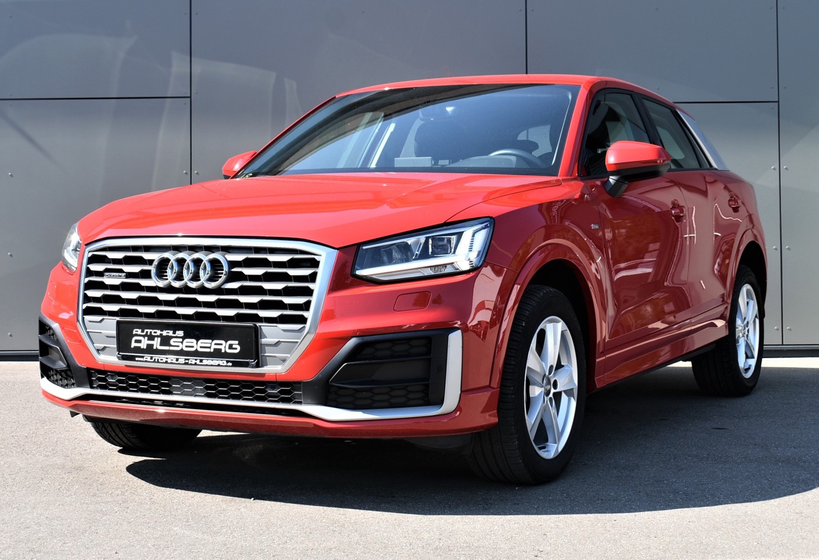 Audi Q2 S-LINE TDI Quattro LED/AHK/KEYLESS/MMI/DAB