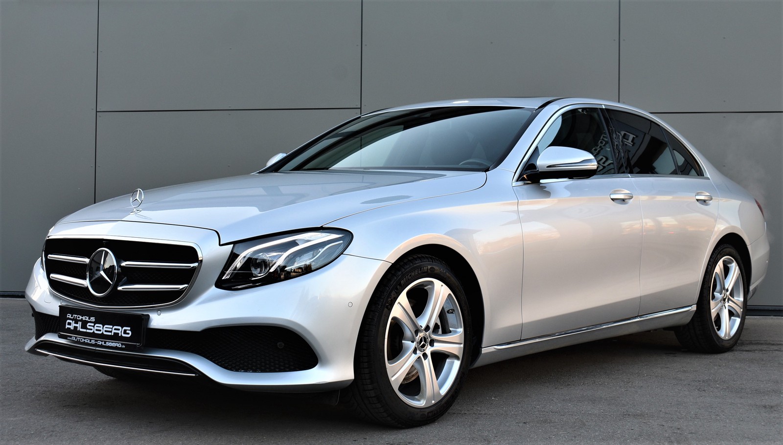 Mercedes-Benz E 200 4M Avantgarde ACC/STHZ./AHK/GSD/360°/LED