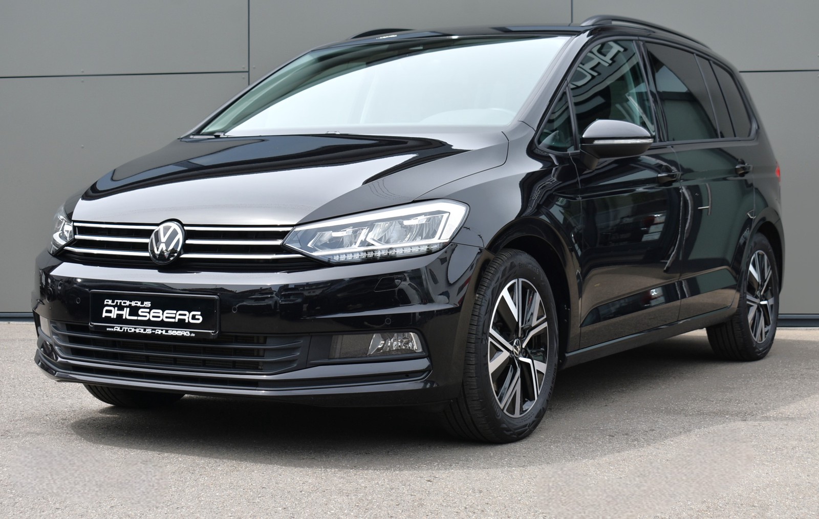 Volkswagen Touran COMFORT. 7-SI./ACC/STAND./LED/DYNAUDIO/AHK
