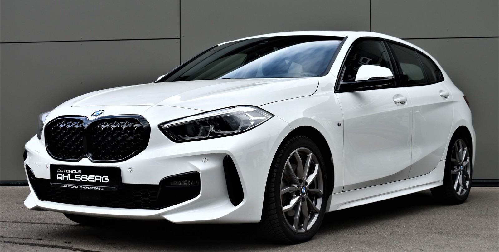 BMW 118 i M Sport Shadow LIVE/LED/PANO/HUD/AHK/LEDER